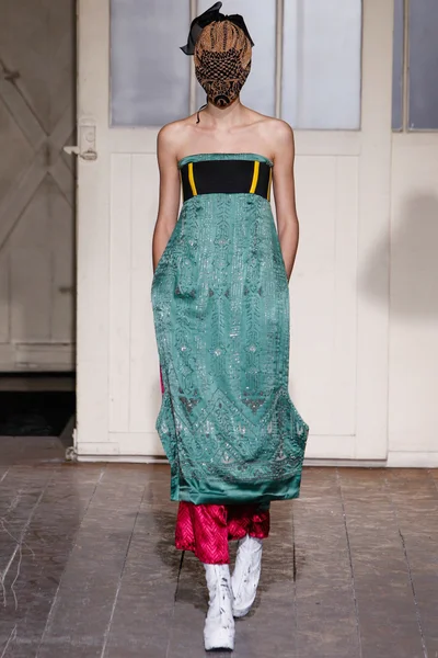 Look 10